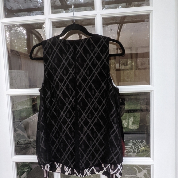 WHBM Layered Split Back V Neck Sleeveless High Low Blouse - Picture 4 of 7